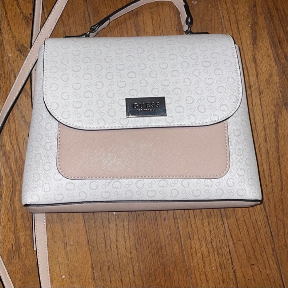 NWOT Guess pursue